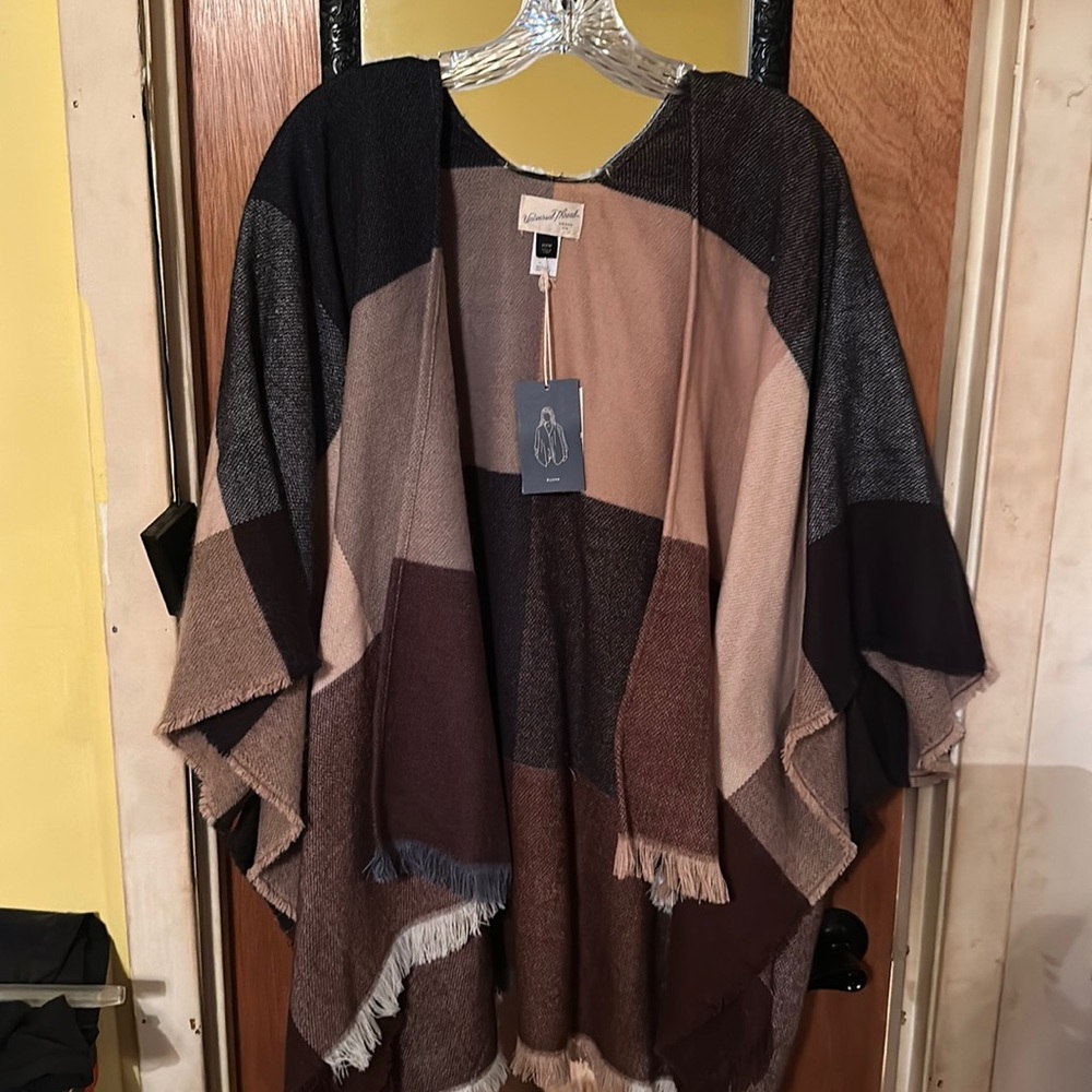 Universal Thread women’s Ariana Poncho Blanket Wrap